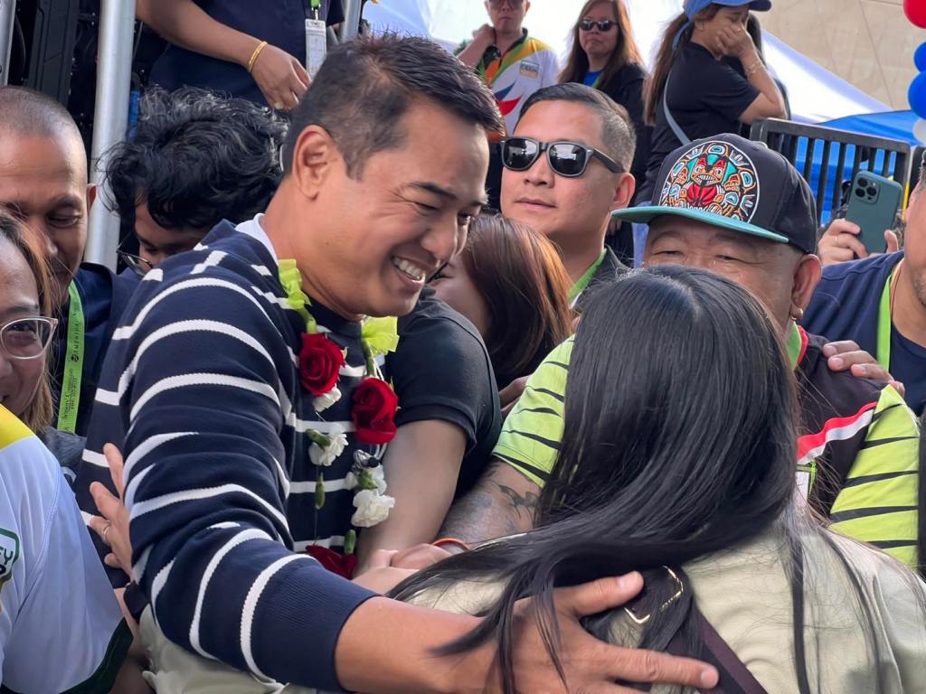 Mr. Ariel Rivera Serenaded The Crowd During The 2024 Surrey Fiesta&nbsp;Extravaganza